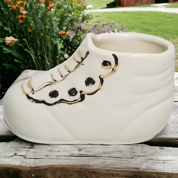 Vintage Porcelain Baby Bootie Shoe Handmade & Hand Painted Keepsake W/ Gold Trim - Picture 6 of 9